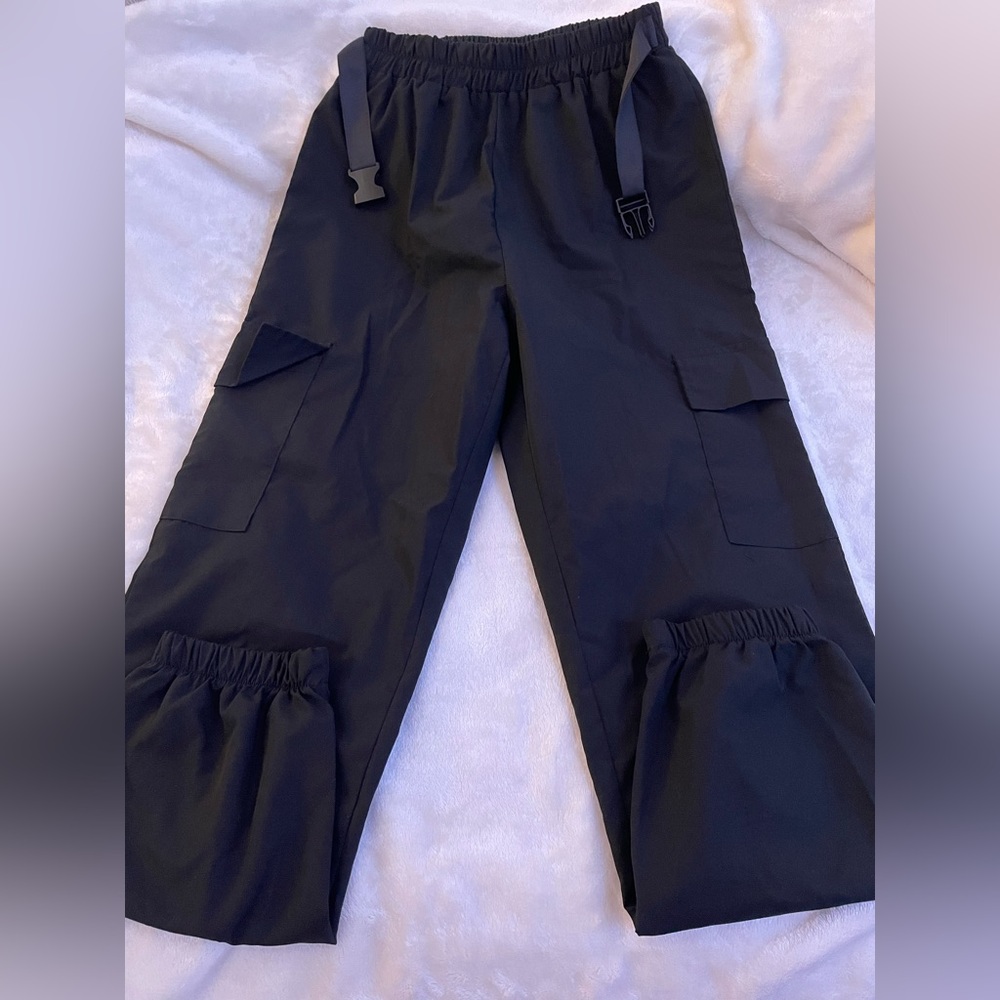 Size - US: small/4. EUR: 36